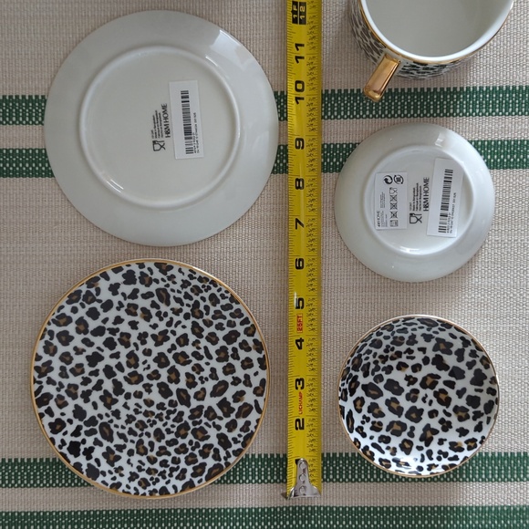 Leopard Tea Set With Gold Rim - Picture 4 of 7